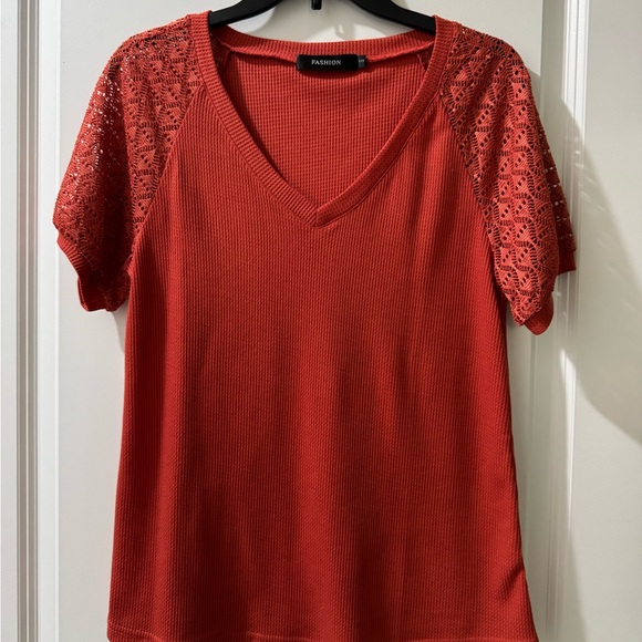 syzri Tops - Red Lace Sleeve Women's Top